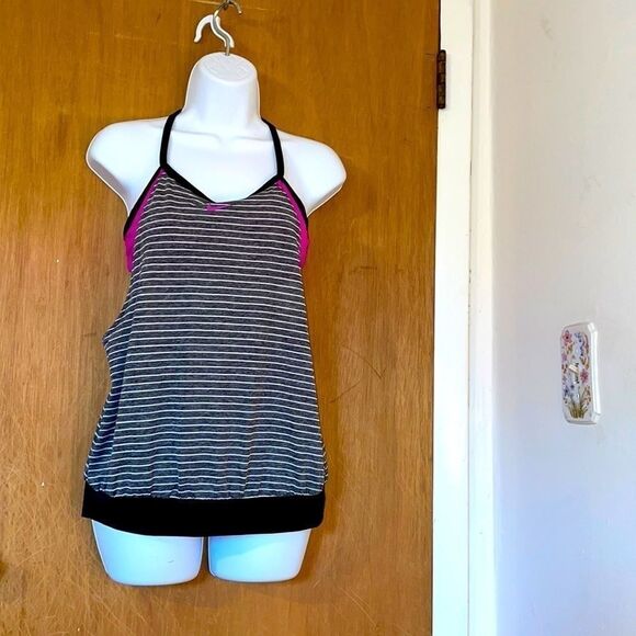 Nike Tops - Nike workout shirt! EUC! Size medium! Comfy!